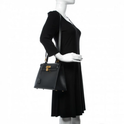 Tasche 25 Kly mit Goldbeschlägen in Schwarz